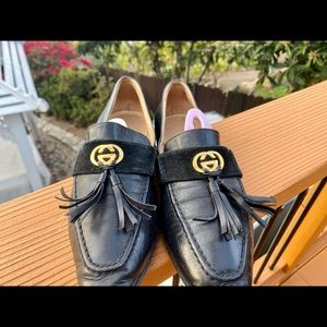 AUTHENTIC and RARE Women’s Gucci loafers. Leather w/ suede accent. Gold logo.